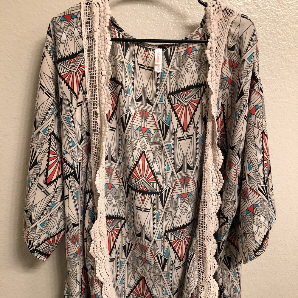Large kimono with embellished edges